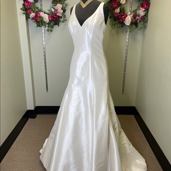 Fit & Flare Wedding Dress On Sale ! - Picture 3 of 4